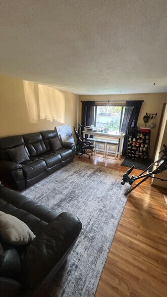 Primary Photo - 3640 Oak Ter