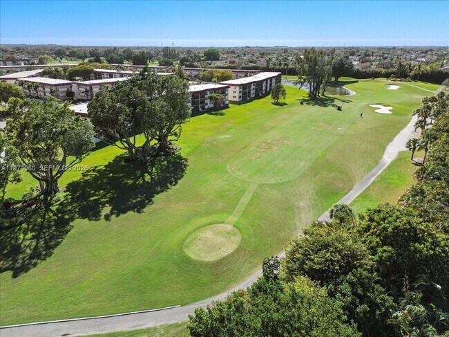 Building Photo - 811 S Hollybrook Dr