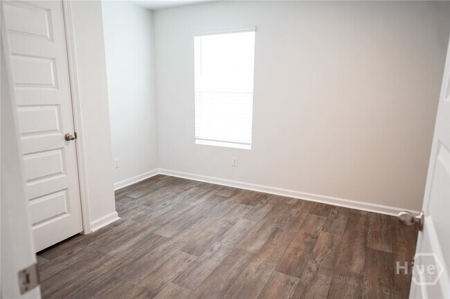Building Photo - 102 Red Admiral Ln