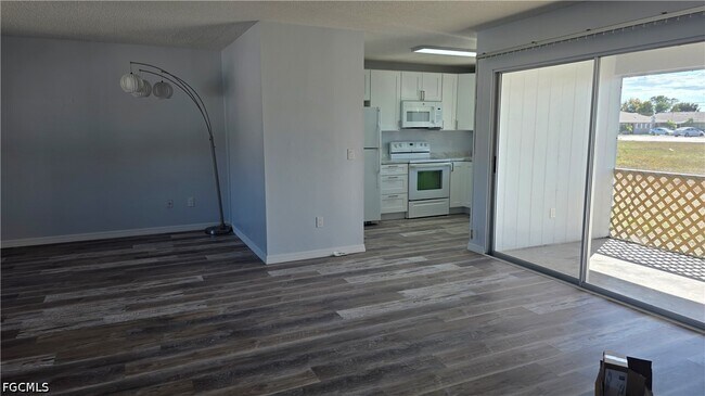 Building Photo - 1214 SE 8th Ave