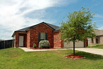 Building Photo - 3 Bedroom, 2 Bath Home in Round Rock