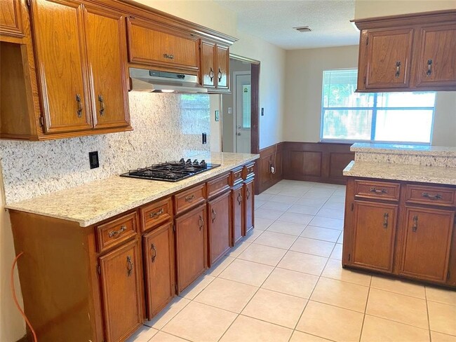 Building Photo - 323 Maybrook Dr