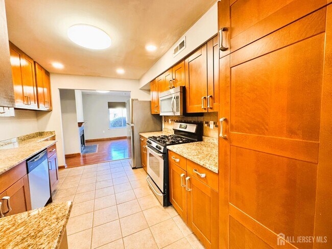 Building Photo - 160 Thoreau Dr