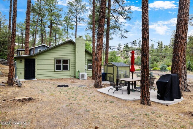 Building Photo - 805 Canyon Dr