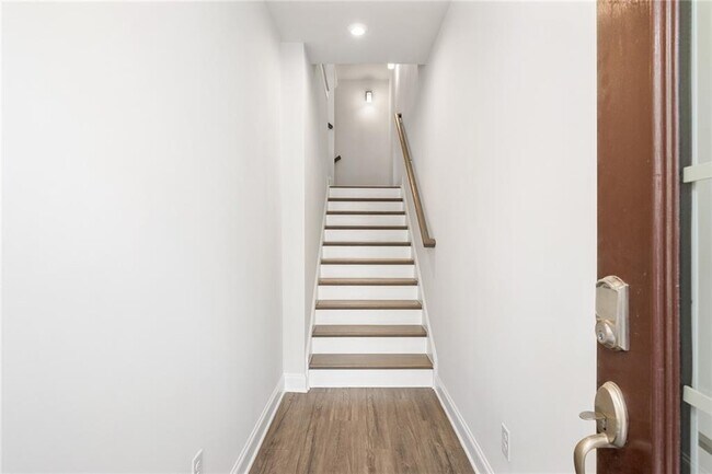 Building Photo - 1397 Live Oak Ln