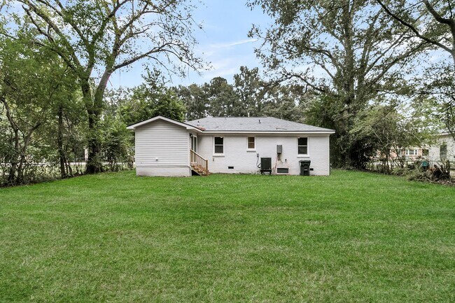 Building Photo - 30 Guerry Cir