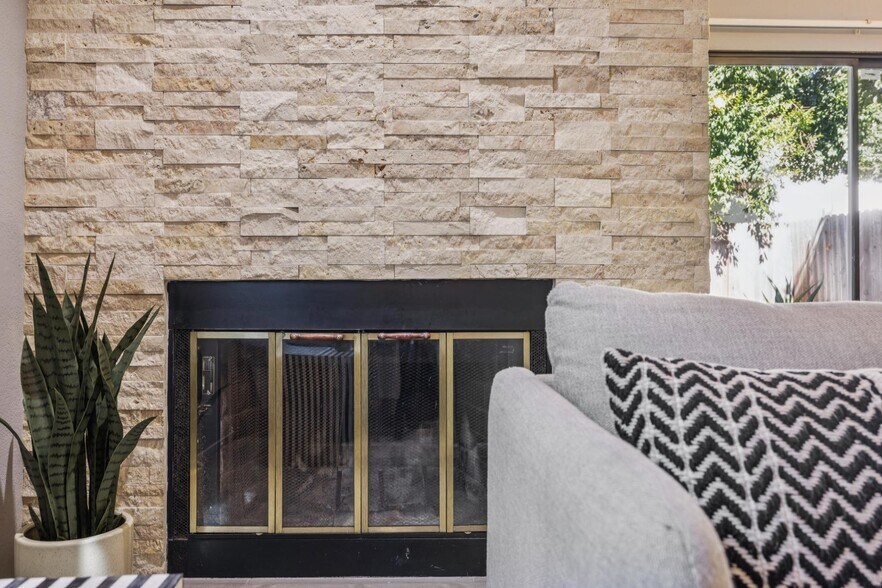 Building Photo - 7300 Perera Cir
