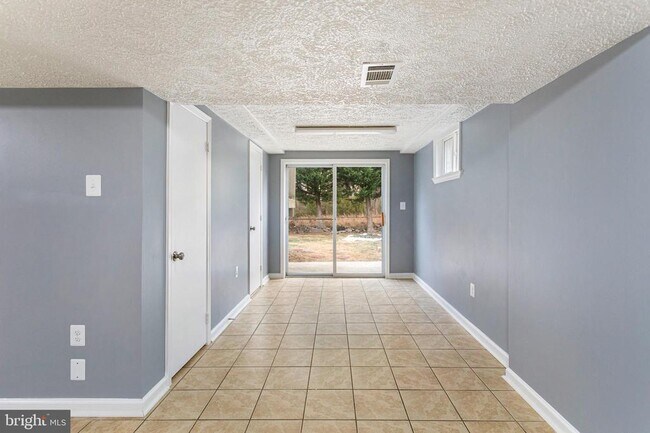 Building Photo - 14025 Mt Pleasant Dr