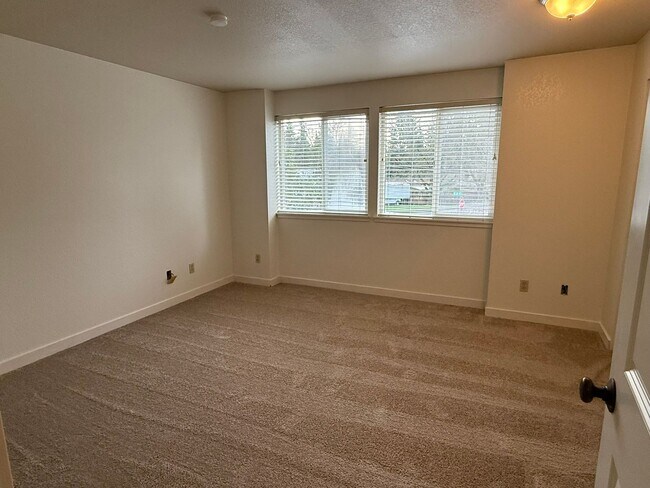 Building Photo - 2Bd/2.5Ba Kirkland Condo