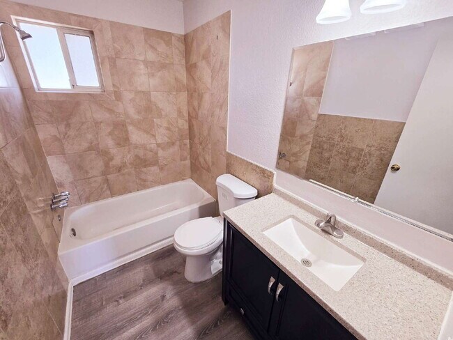 Building Photo - 4360 Twin View Cir