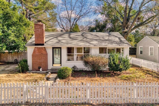 Building Photo - 408 Palm Dr S