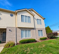 Building Photo - 1st Floor Condo w/ Large Living Room "New Carpet" "Freshly Painted" w/ Eat In Kitchen and All App...