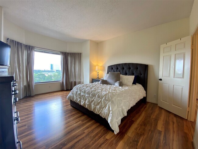 Building Photo - 2001 Holcombe Blvd