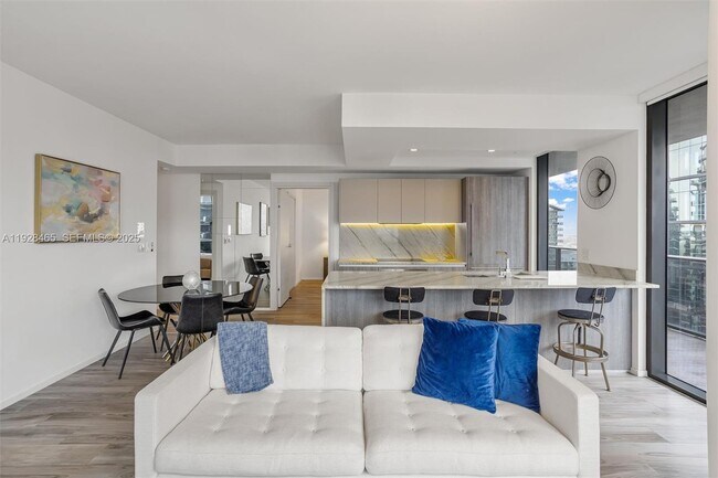 Building Photo - 801 S Miami Ave