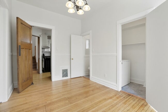 Building Photo - Historic 3 bedroom townhome with recent upgrades.