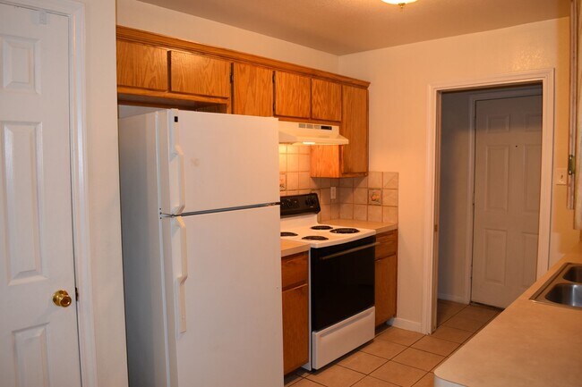 Building Photo - 2608Lucille