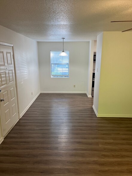 Building Photo - 300 Apache Dr