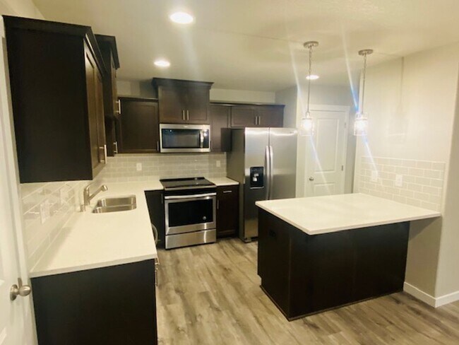 Building Photo - Beautiful Newer Home in Terrific Salmon Creek Location