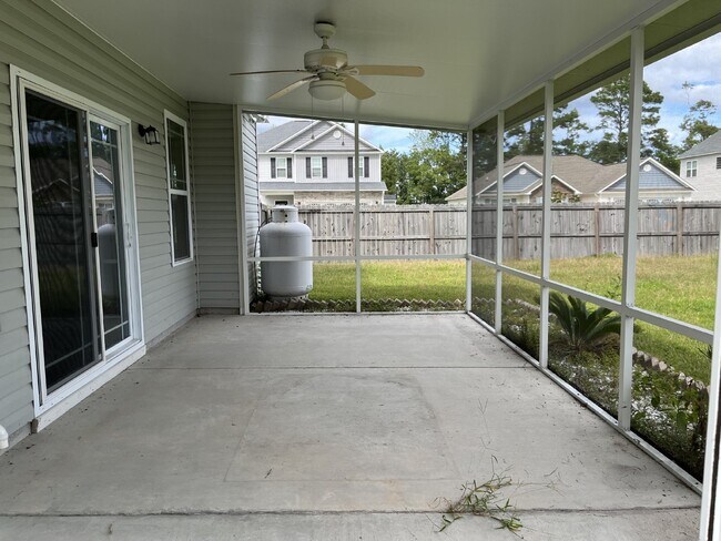 Building Photo - 834 Solomon Dr