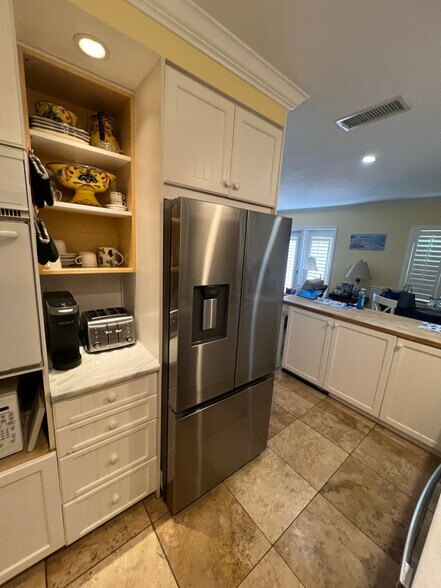 Building Photo - 5164 Beach Dr SE