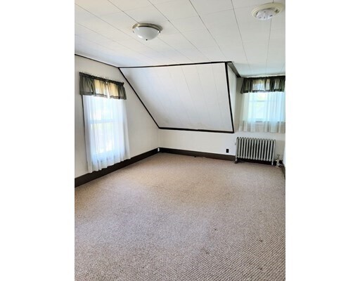 Building Photo - 33 Oak St