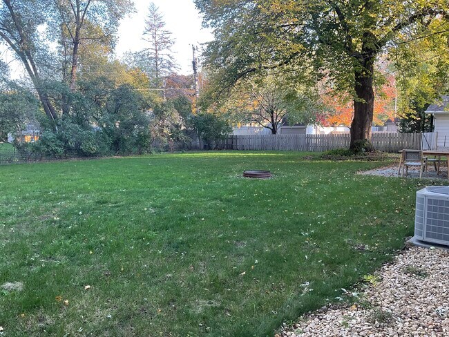 Building Photo - 945 Beacon Ln