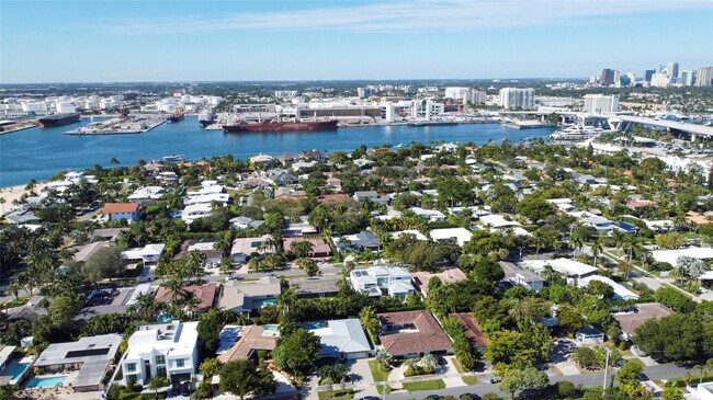 Building Photo - 1959 SE 25th Ave