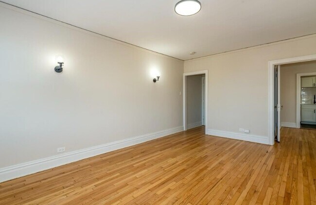 Building Photo - 2037B