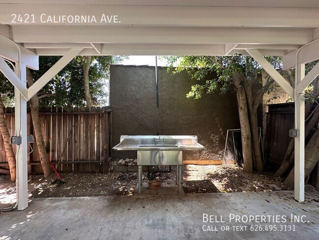 Building Photo - 2421 California Ave