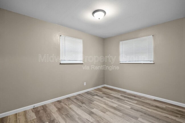 Building Photo - 5 Boles Ave