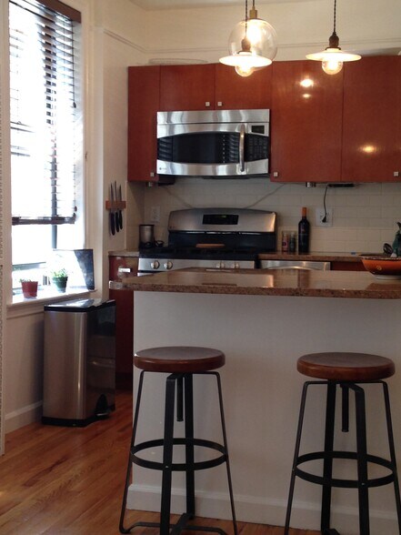 Kitchen island - 779 Riverside Dr