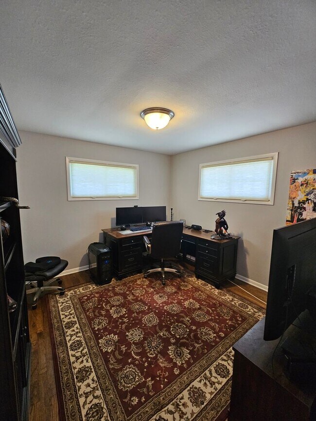 Building Photo - 5648 Beacon Hill Dr