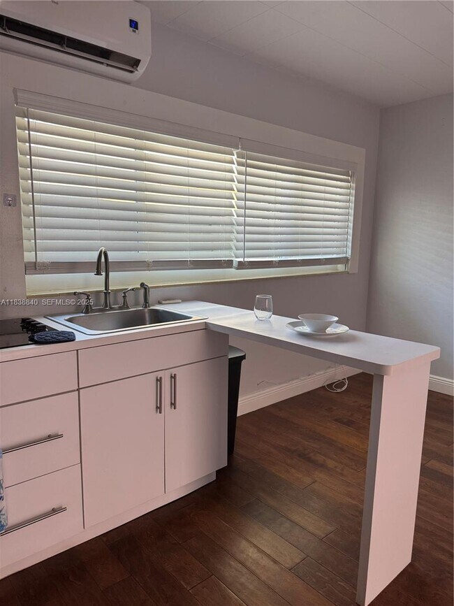 Building Photo - 323 New Mexico St