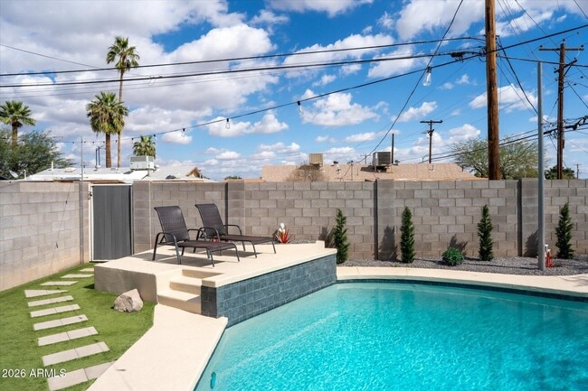 Building Photo - 423 N 73rd Pl