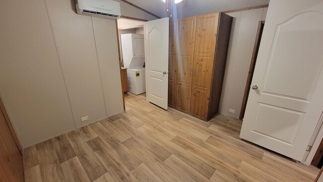 Building Photo - 920 Cedar Village Ln