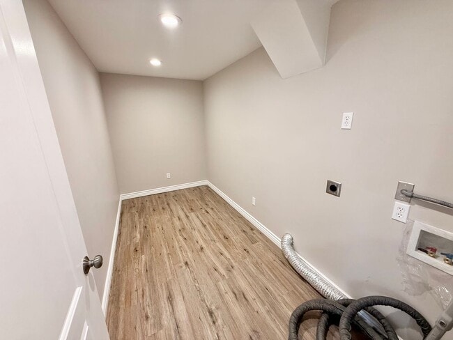 Building Photo - 5629 Far Vista Dr