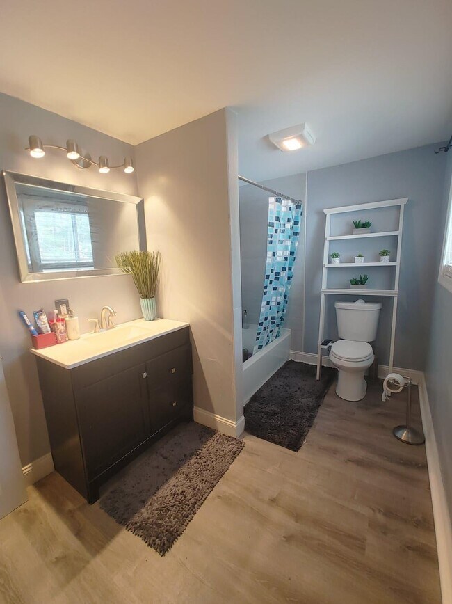 Building Photo - 182 Plaistow Rd