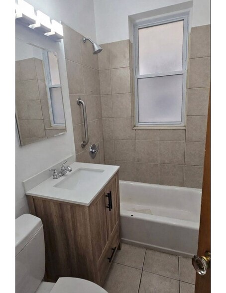 Building Photo - 5310 W Altgeld St