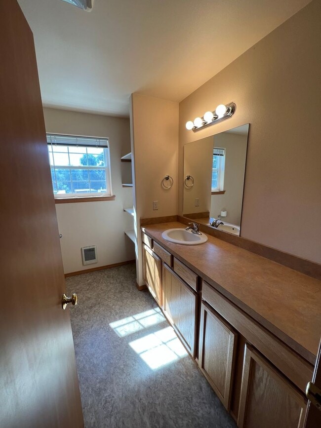 Building Photo - 309 W Helena Ave