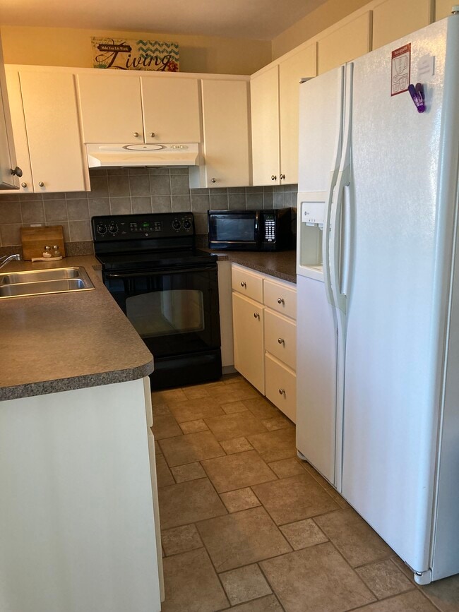 Building Photo - 27420 San Marino Dr