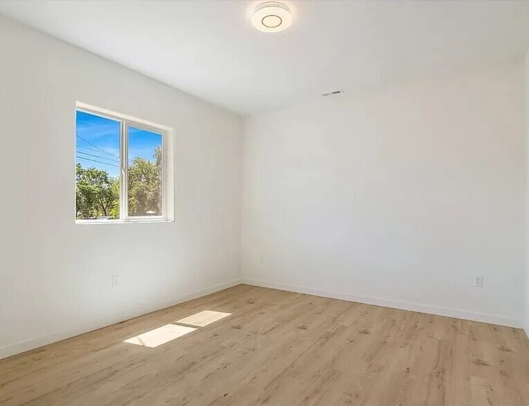 Building Photo - 427 2nd Ave SE