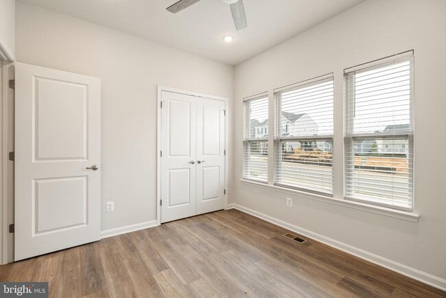 Building Photo - 148 Huntwell W Ave