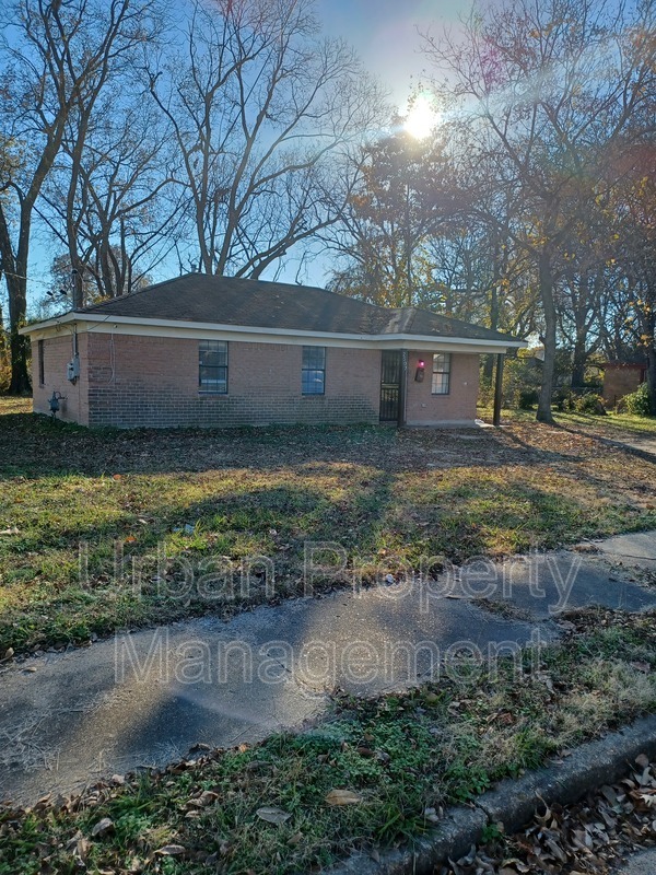 Building Photo - 2507 Vandale Ave