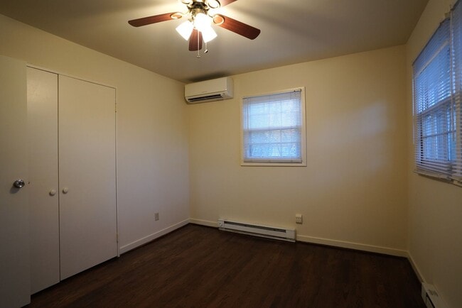 Building Photo - 1709 Cedar Hill Rd