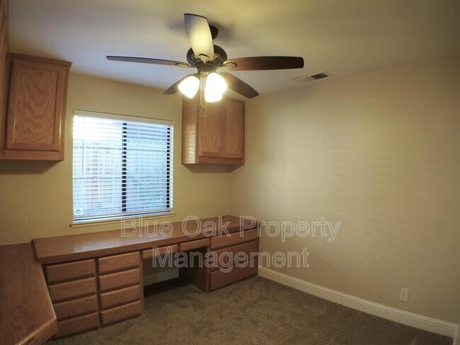 Building Photo - 3008 California Park Dr