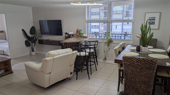 Building Photo - 1501 S Ocean Dr