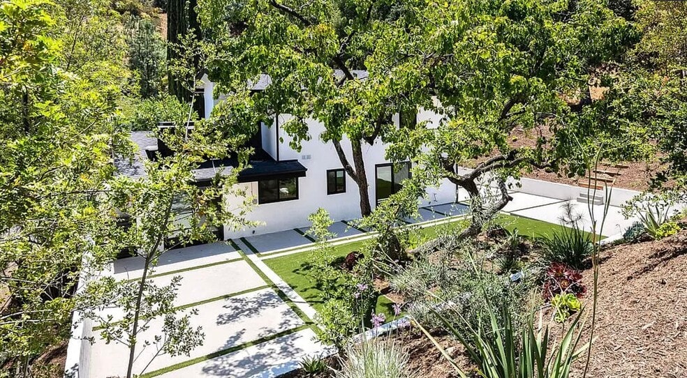 Building Photo - 17163 Clemons Dr