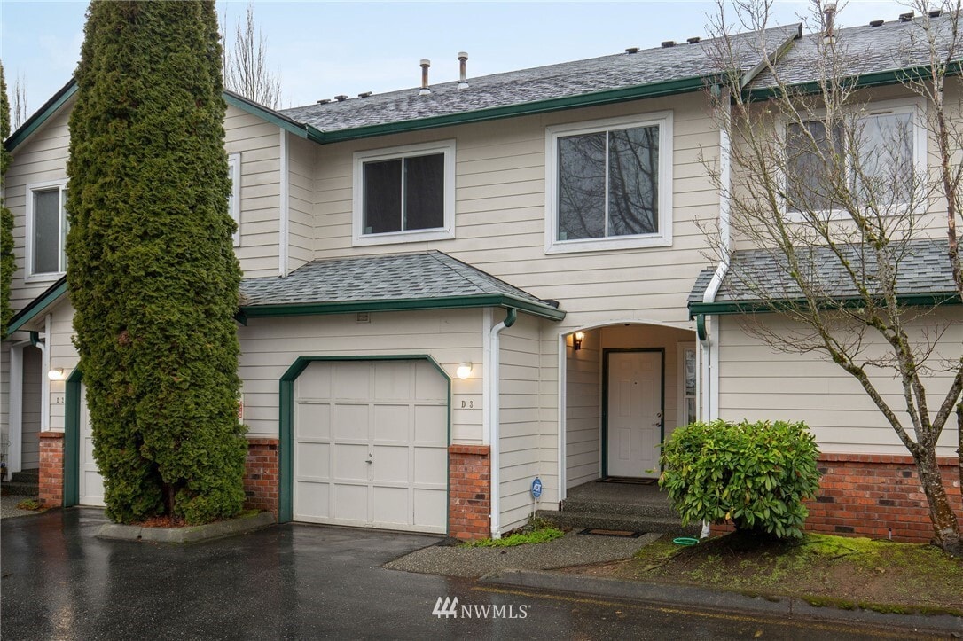 Garage and front patio. - 1131 115th St SW