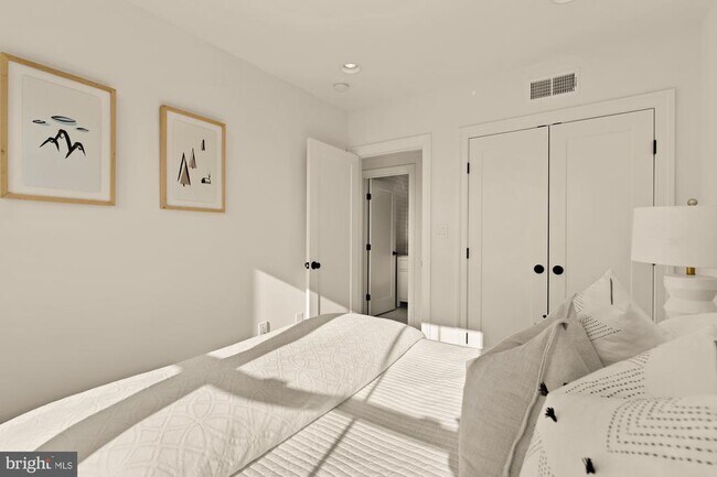 Building Photo - 4830 8th St NW