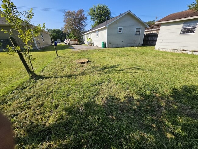 Building Photo - 2107 Jones Rd